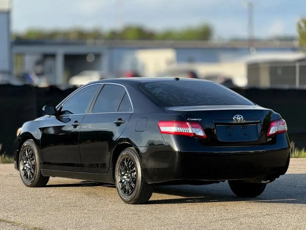 Used 2010 Toyota Camry LE FWD image 10