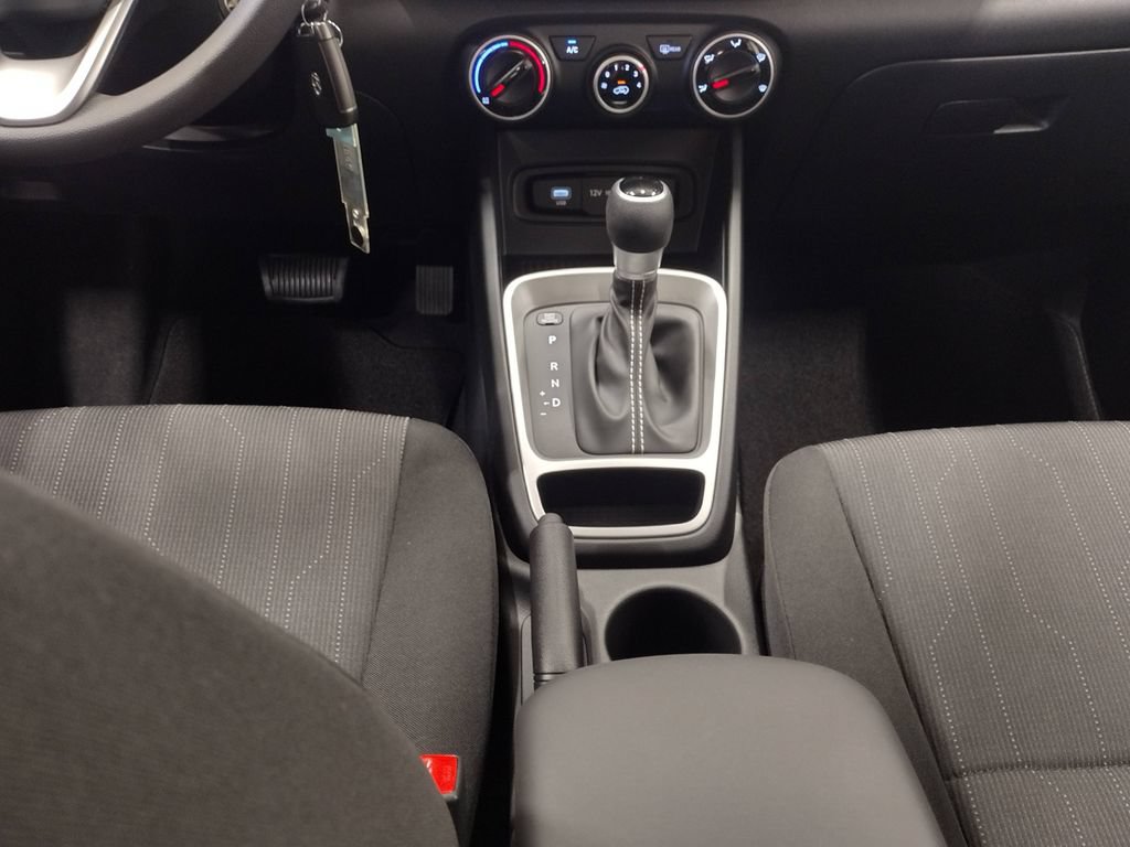 Certified 2026 Hyundai Venue SE FWD image 30