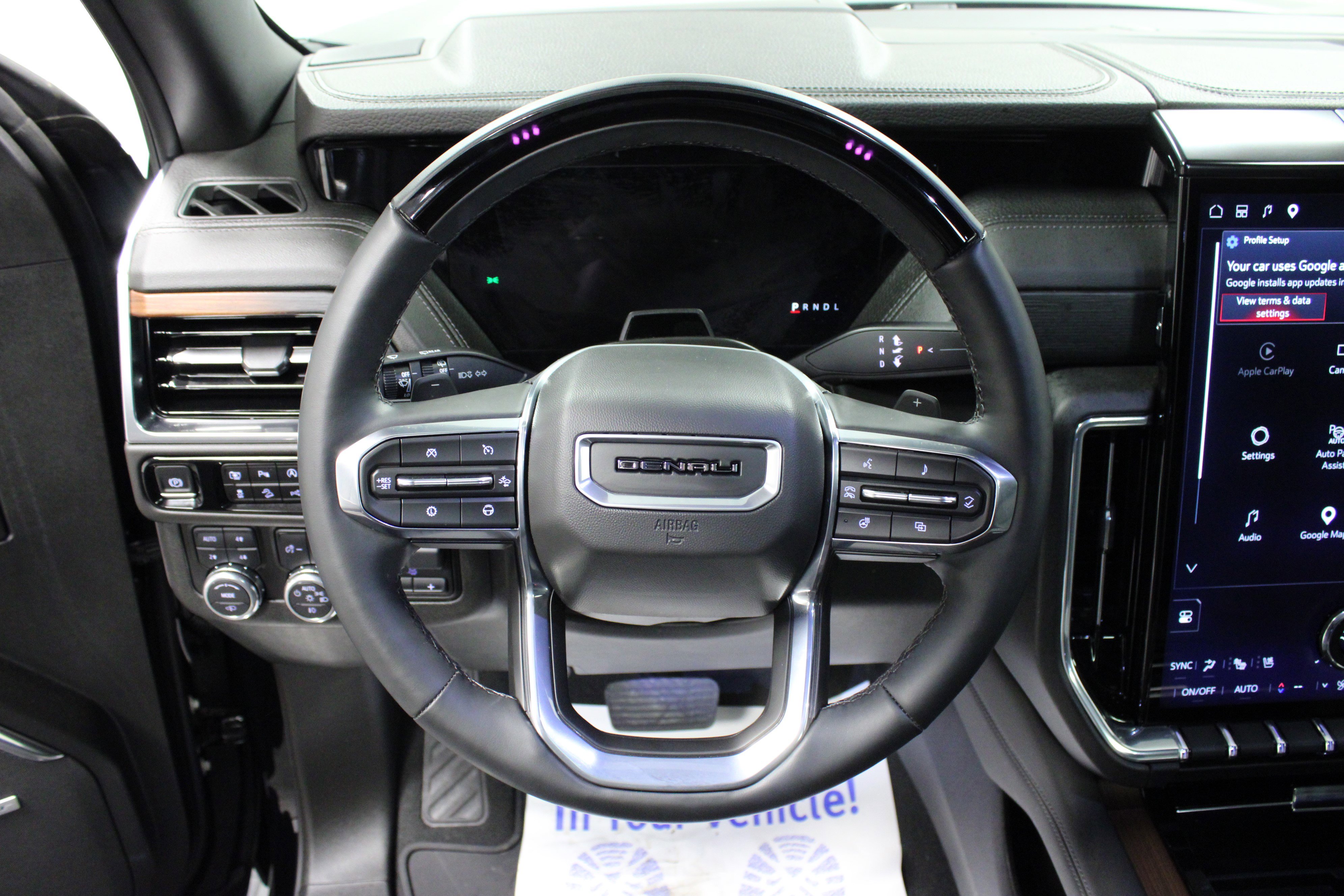 Used 2025 GMC Yukon Denali w/ Denali Reserve Package image 19