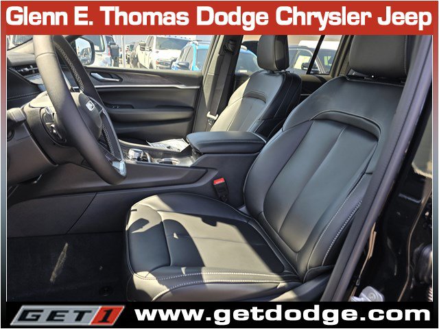New 2027 Jeep Grand Cherokee Limited RWD image 11