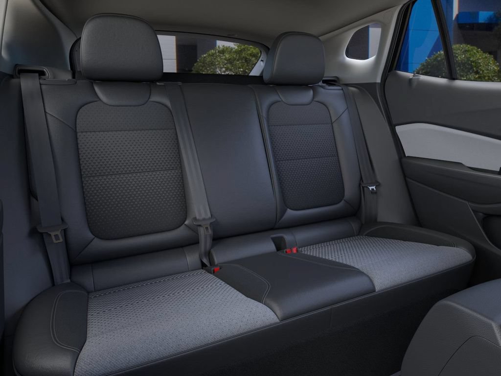 Used 2025 Chevrolet Trax LT w/ LT Convenience Package FWD image 17