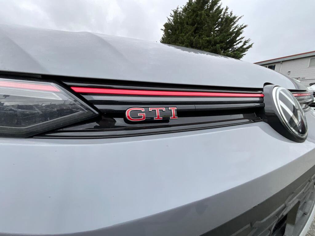 New 2026 Volkswagen GTI SE image 3