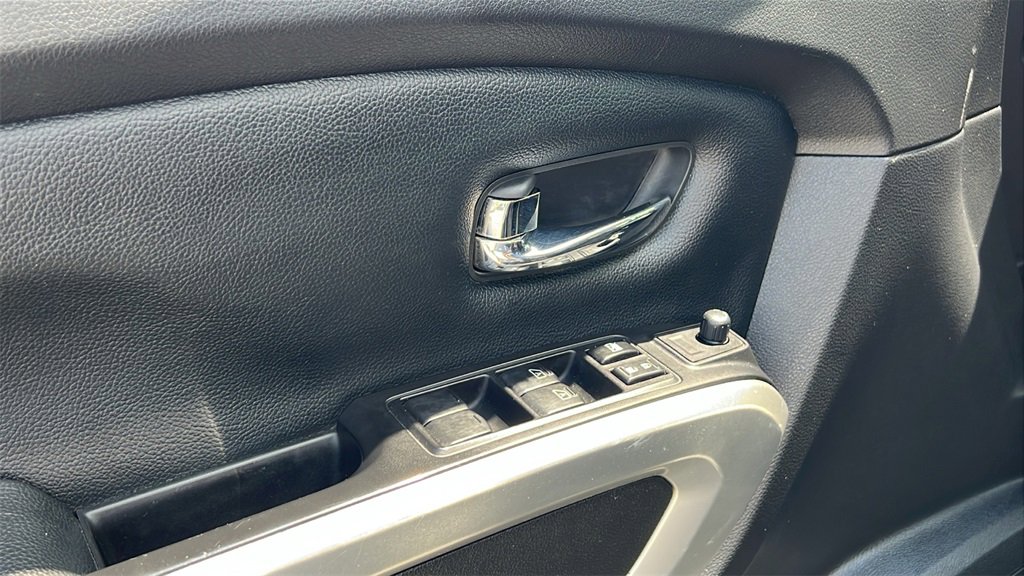 Used 2018 Nissan Titan PRO-4X image 10