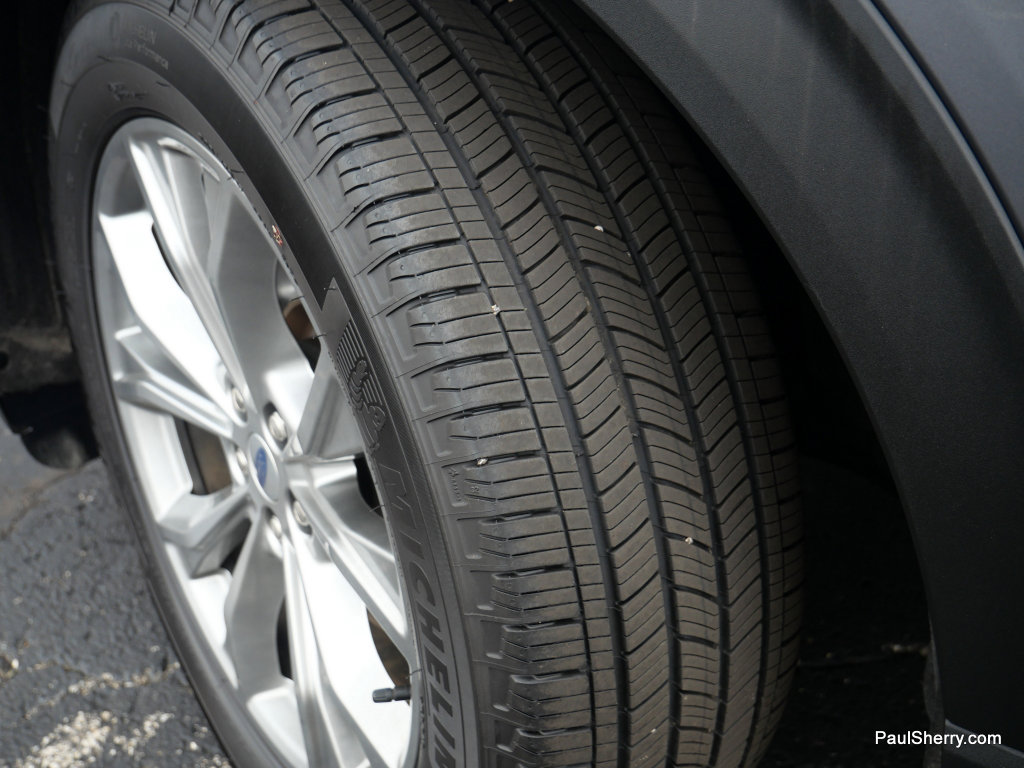 Used 2024 Ford Explorer XLT w/ Equipment Group 202A image 19