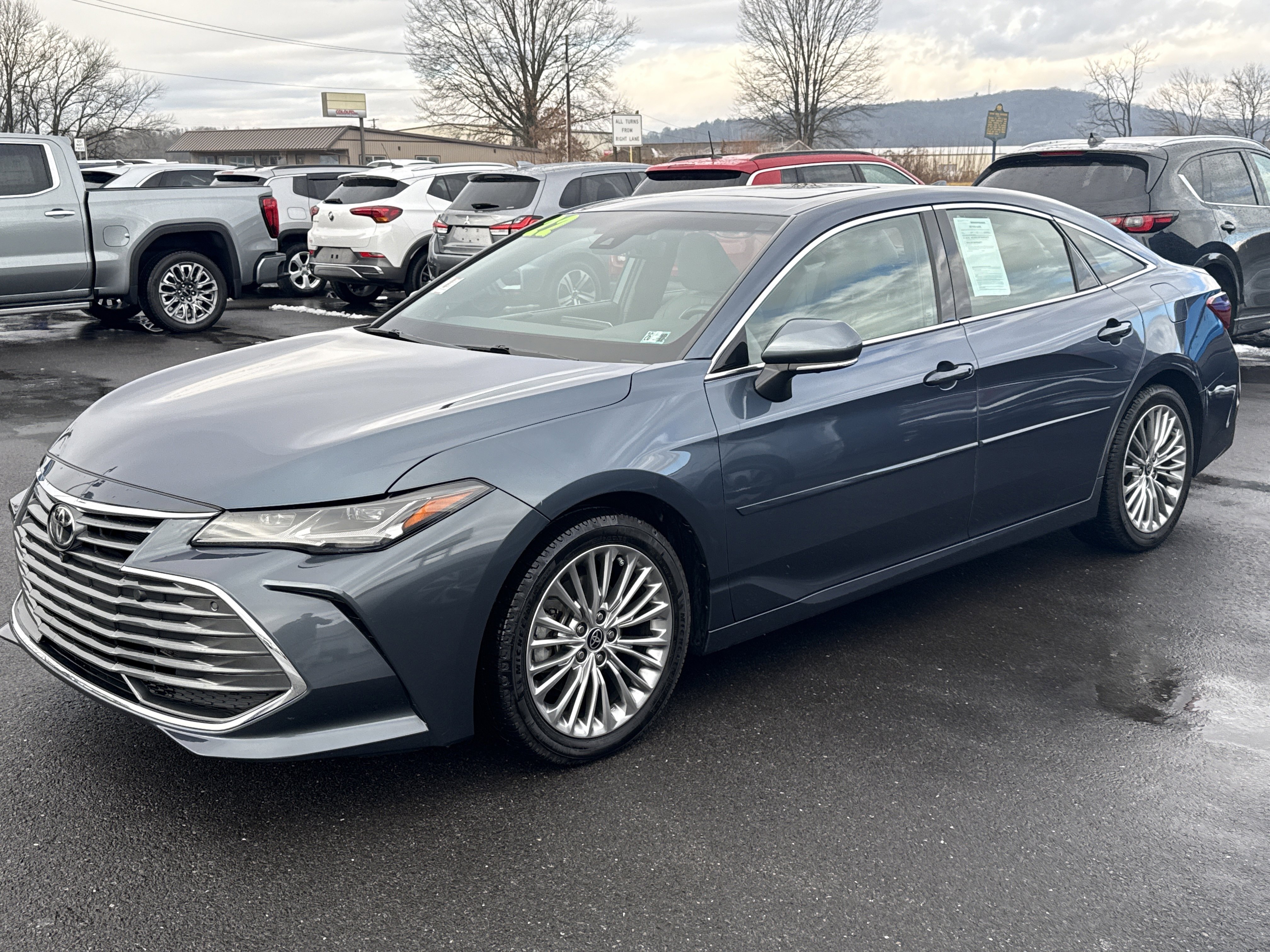 Used 2022 Toyota Avalon Limited image 7