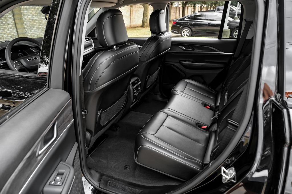 Used 2023 Jeep Grand Cherokee Limited w/ Black Appearance Package AWD/4WD image 49