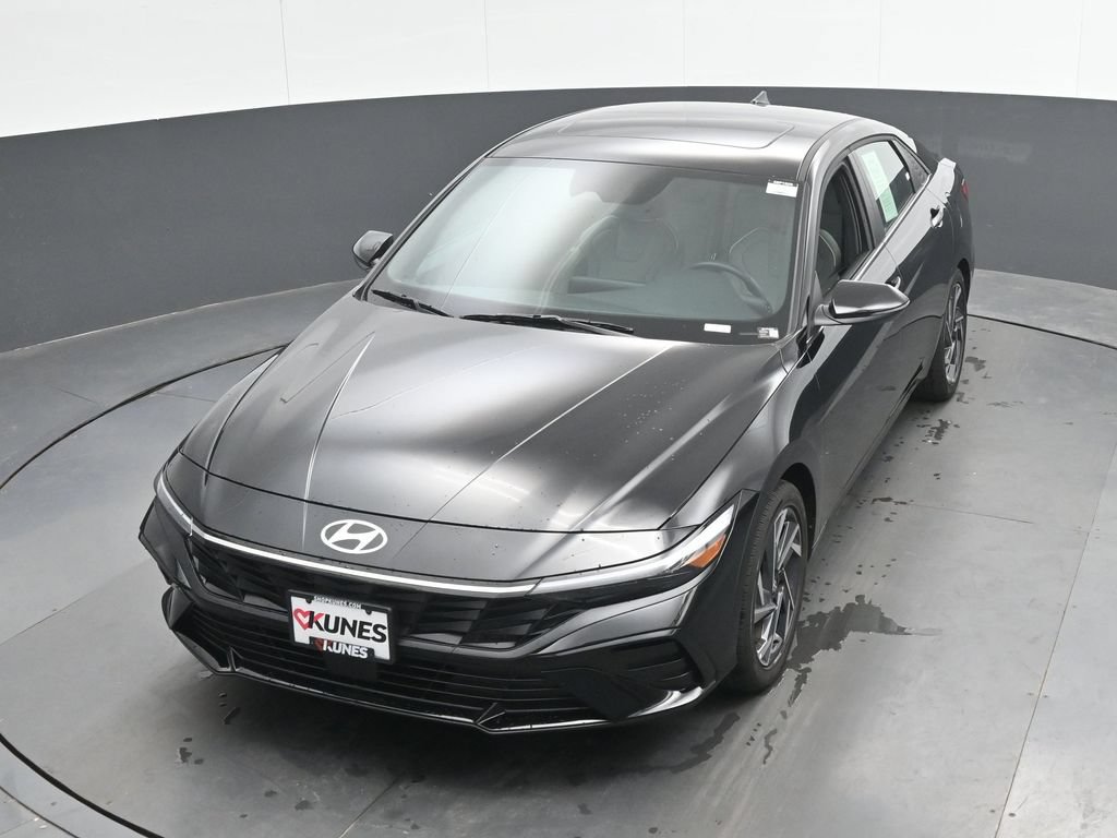 Certified 2026 Hyundai Elantra Limited w/ Cargo Package FWD image 36
