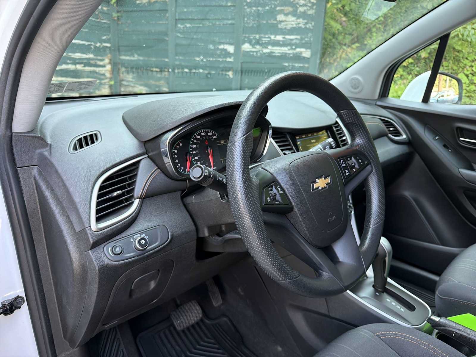 Used 2018 Chevrolet Trax LT w/ LPO, Protection Package FWD image 10