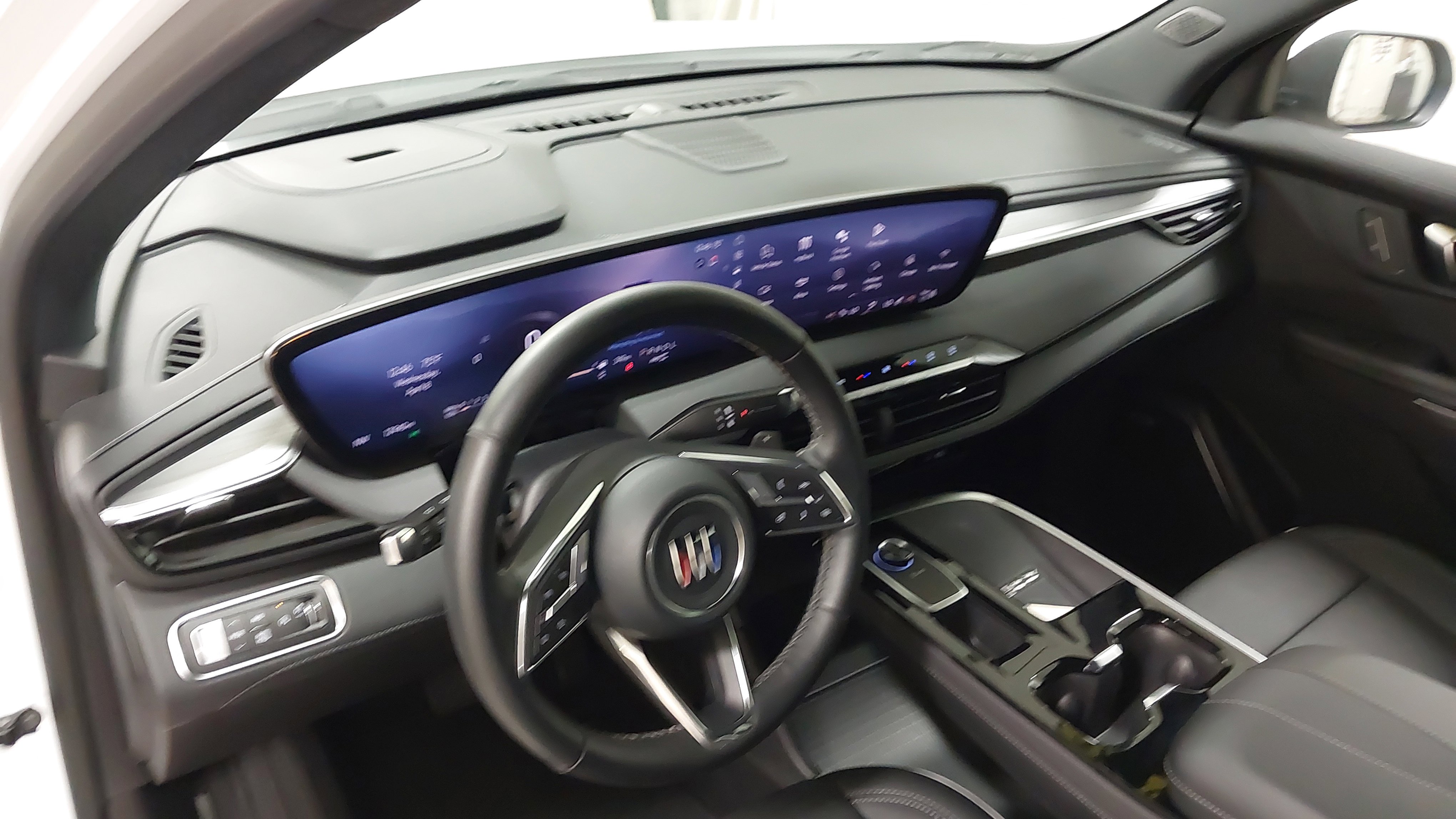 Used 2025 Buick Enclave Preferred AWD/4WD image 17