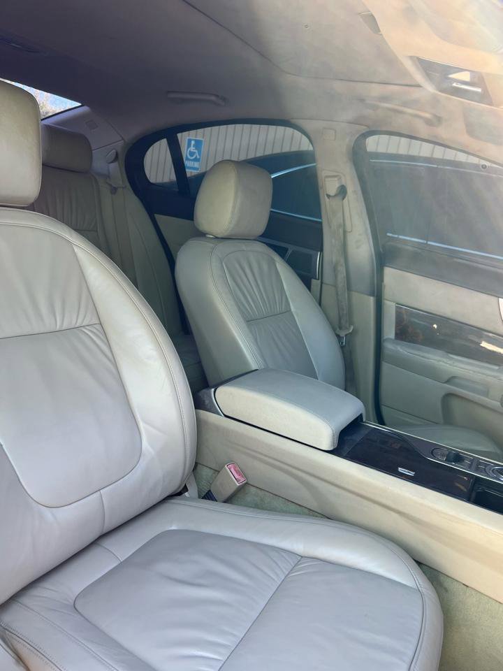 Used 2011 Jaguar XF image 8