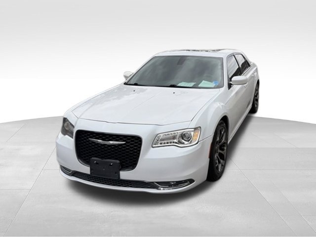 Used 2015 Chrysler 300 S RWD image 39