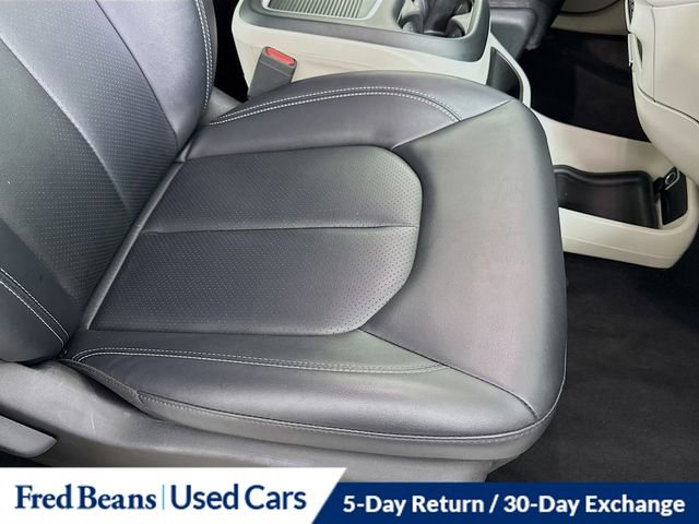 Used 2024 Chrysler Pacifica Limited FWD image 40