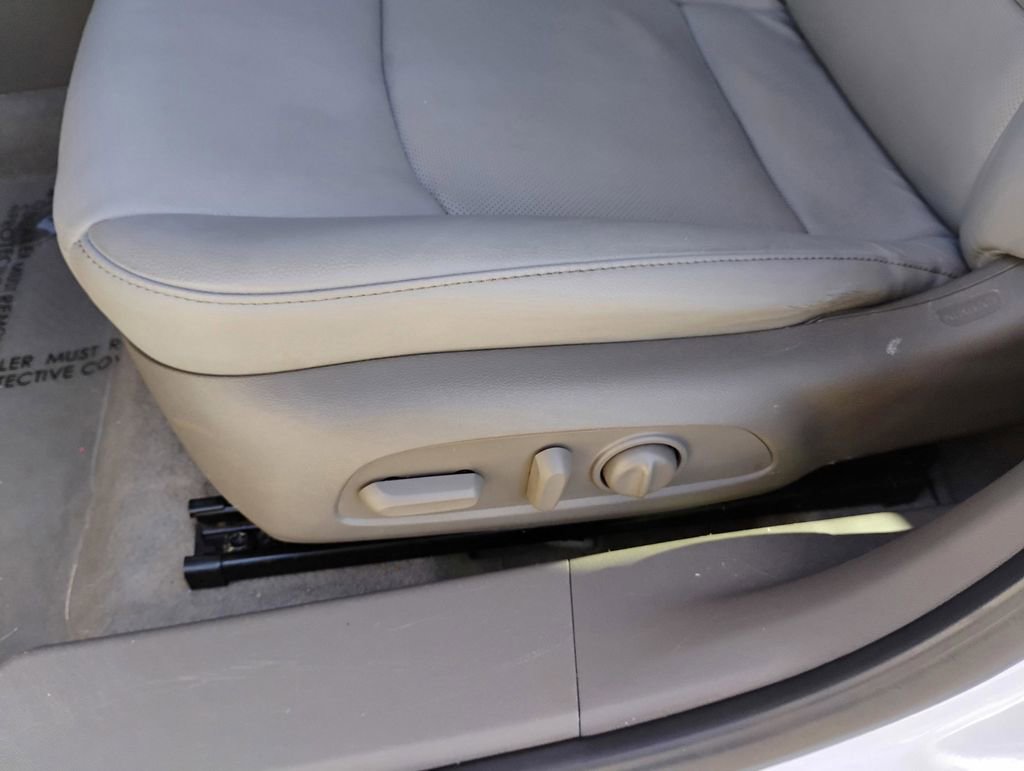 Used 2018 Chevrolet Malibu Premier w/ Premier Sun and Wheel Package image 23