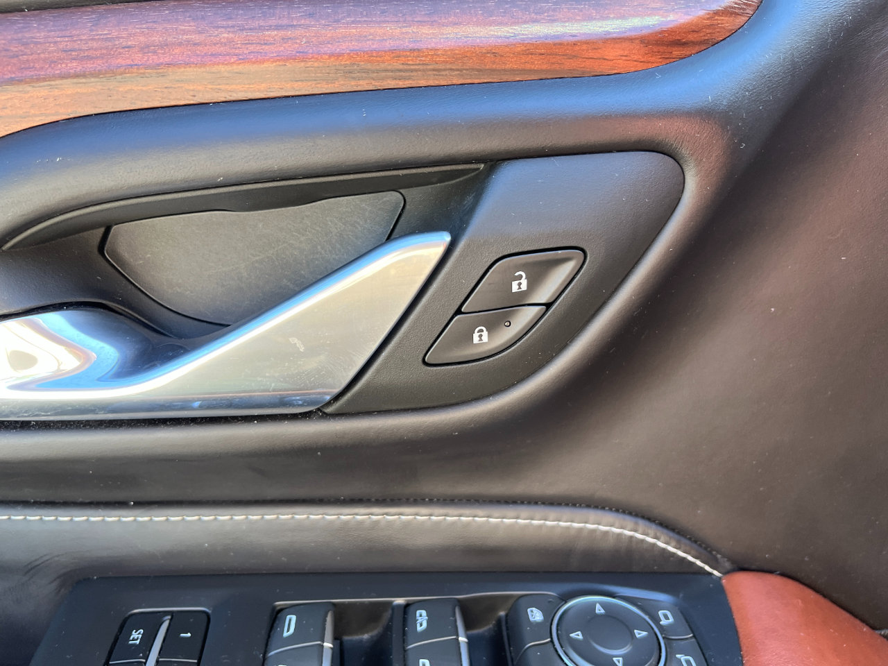 Used 2024 GMC Yukon Denali Ultimate image 13