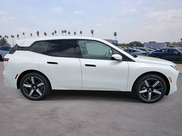 New 2026 BMW iX xDrive60 w/ Premium Package image 4