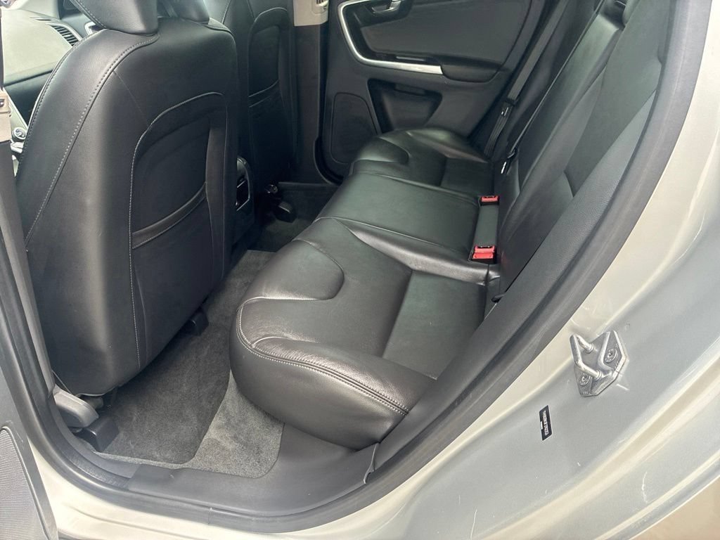 Used 2015 Volvo XC60 T6 w/ Protection Package AWD/4WD image 8
