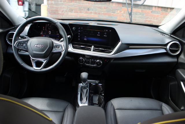 Used 2025 Chevrolet Trax ACTIV w/ Driver Confidence Package FWD image 35