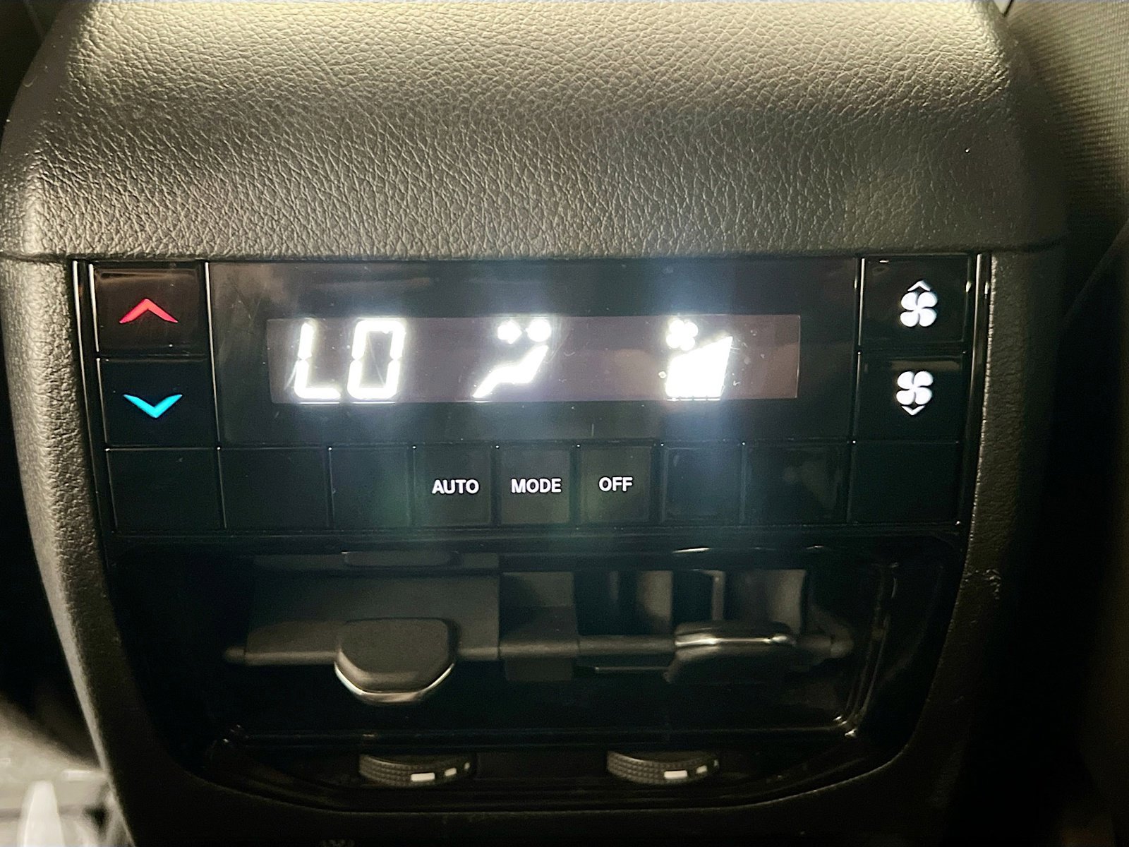 Used 2022 Jeep Grand Cherokee L Laredo RWD image 17