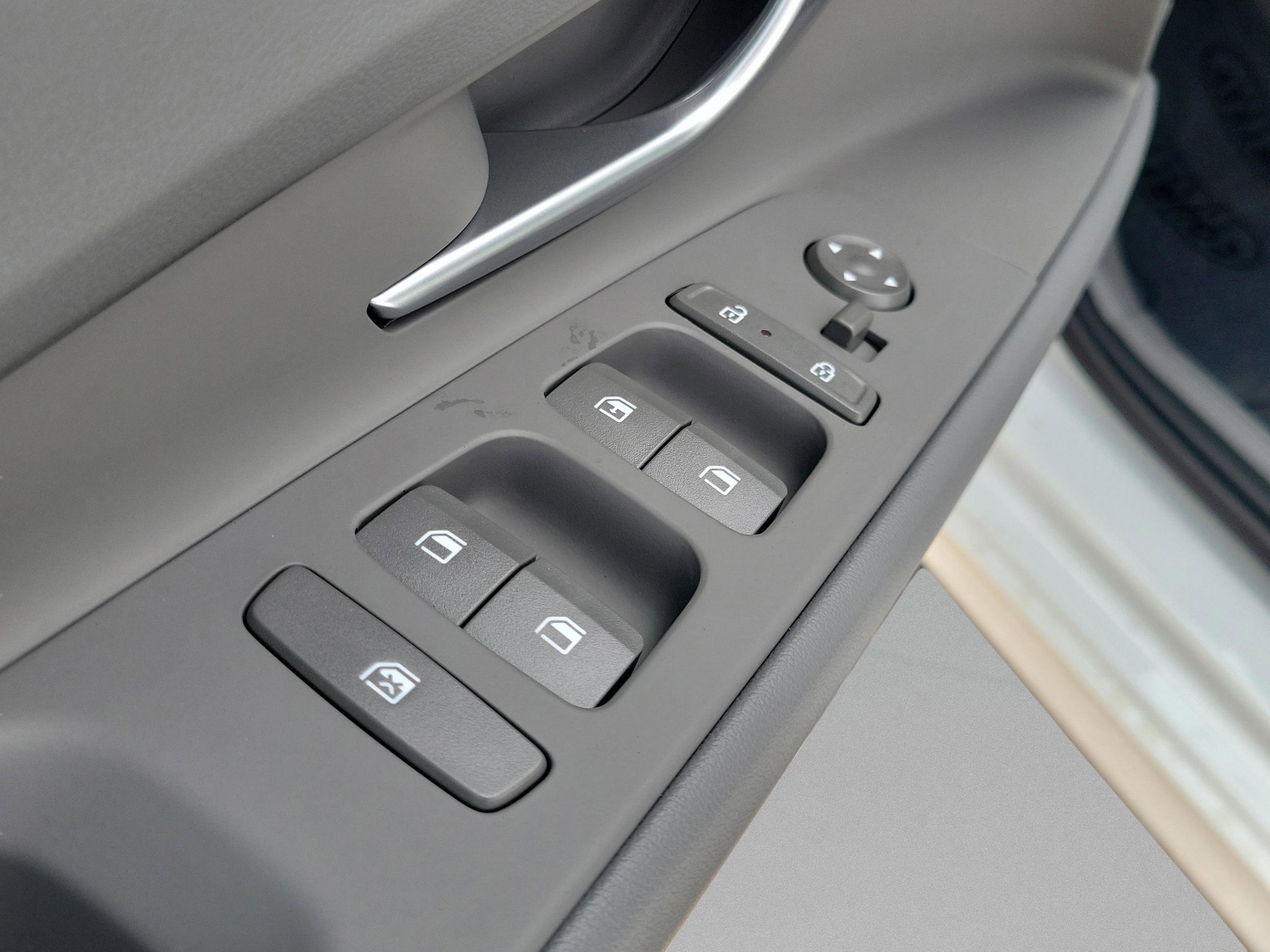 New 2026 Hyundai Elantra SE FWD image 17