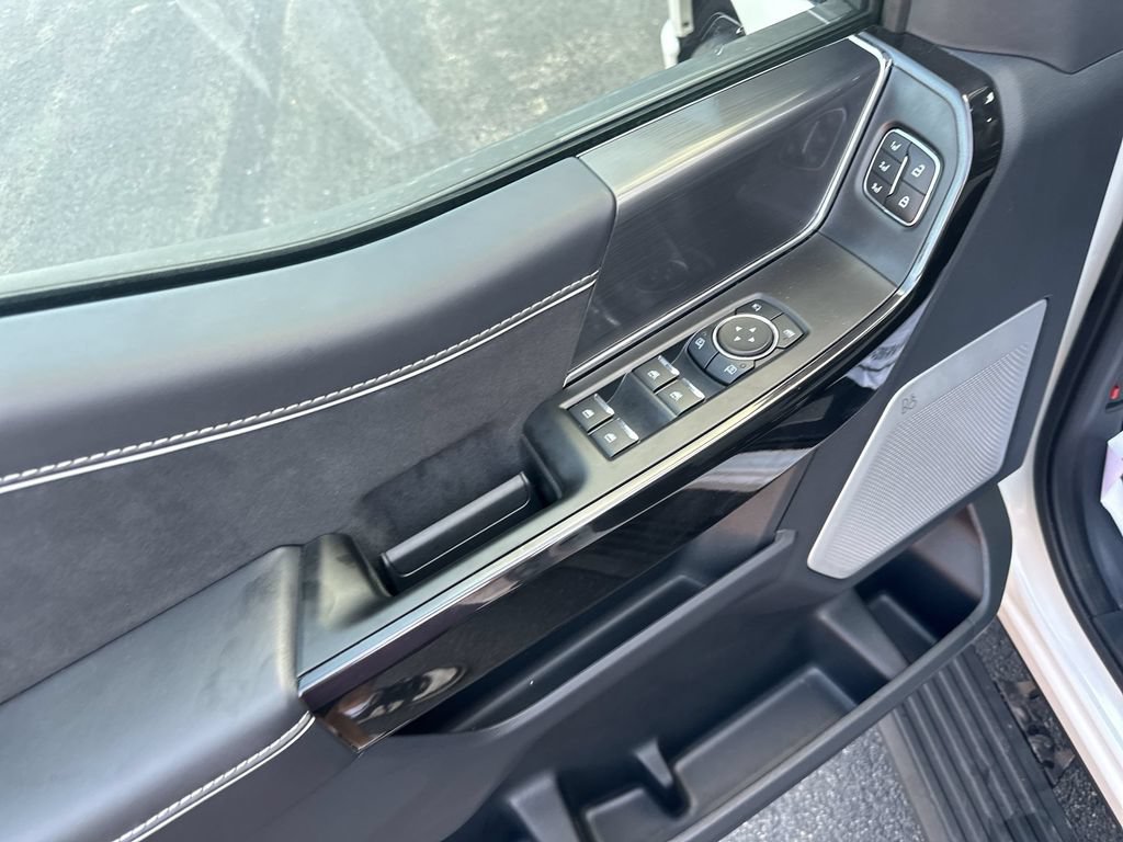 Used 2025 Ford F150 Lightning Platinum AWD/4WD image 15
