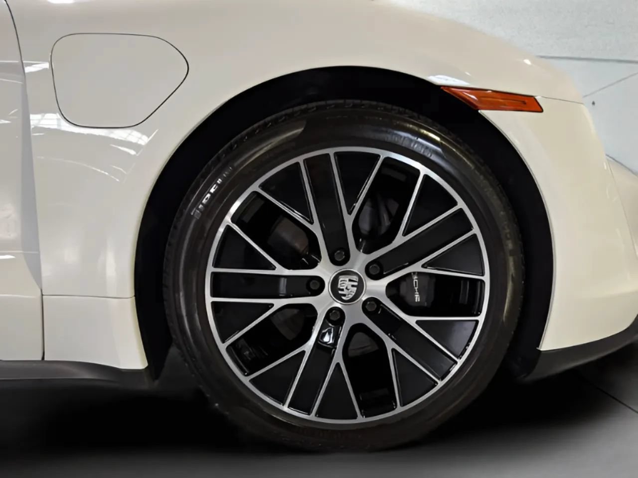 Used 2022 Porsche Taycan RWD image 32