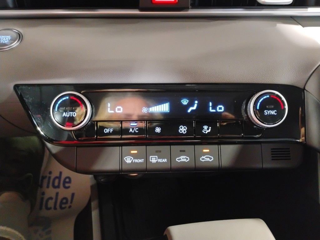 Used 2025 Hyundai Elantra Sport image 34