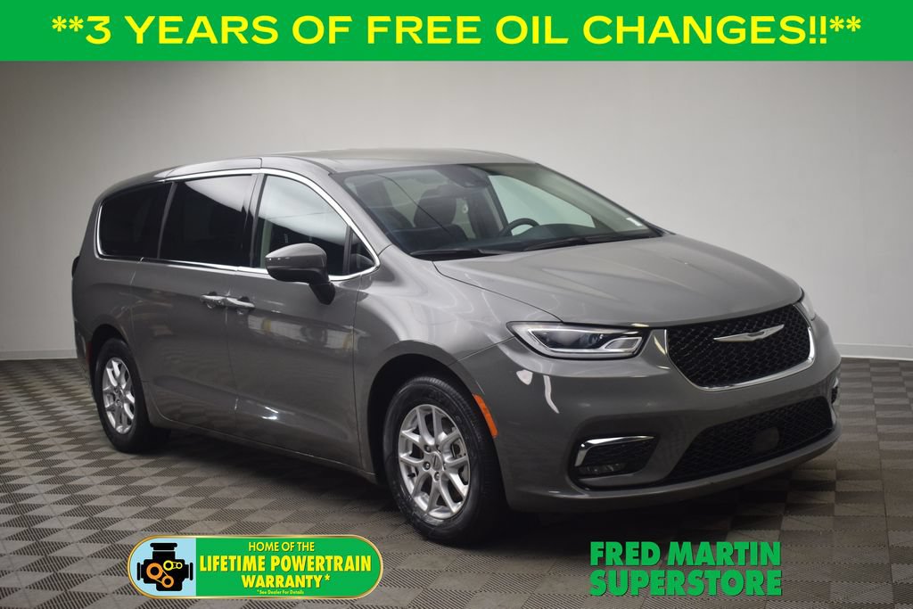 Used 2023 Chrysler Pacifica Touring-L FWD image 1