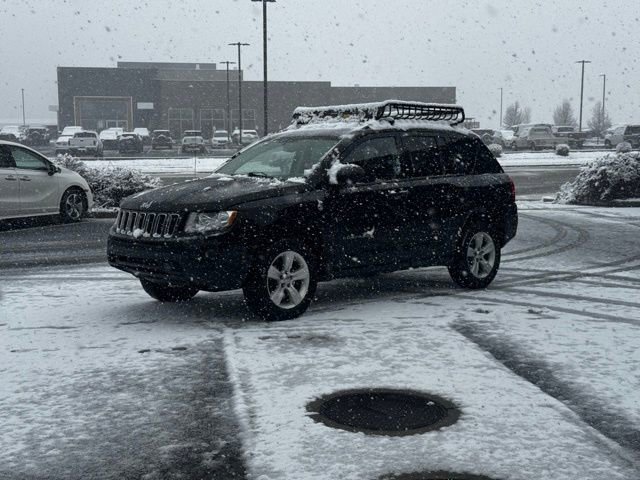 Used 2012 Jeep Compass Sport image 6