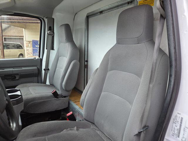 Used 2018 Ford E-350 and Econoline 350 Super Duty w/ Power Windows & Locks Group RWD image 18