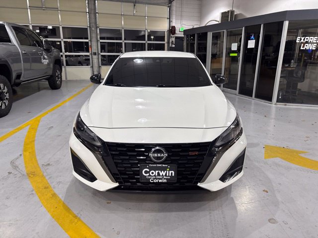 Used 2023 Nissan Altima 2.5 SR FWD image 2