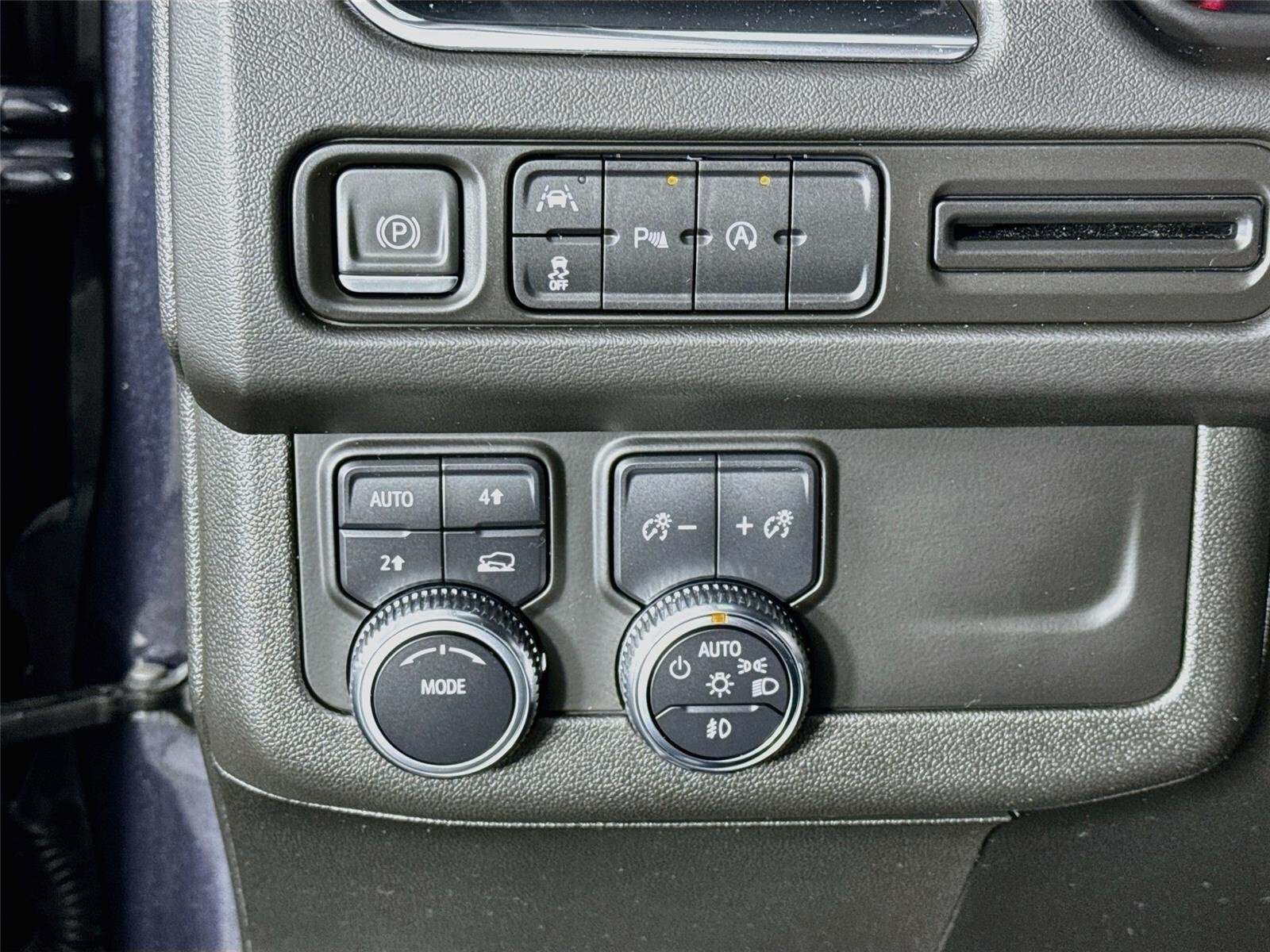 Certified 2023 GMC Yukon SLE w/ Gmc Pro Safety Plus Package AWD/4WD image 10
