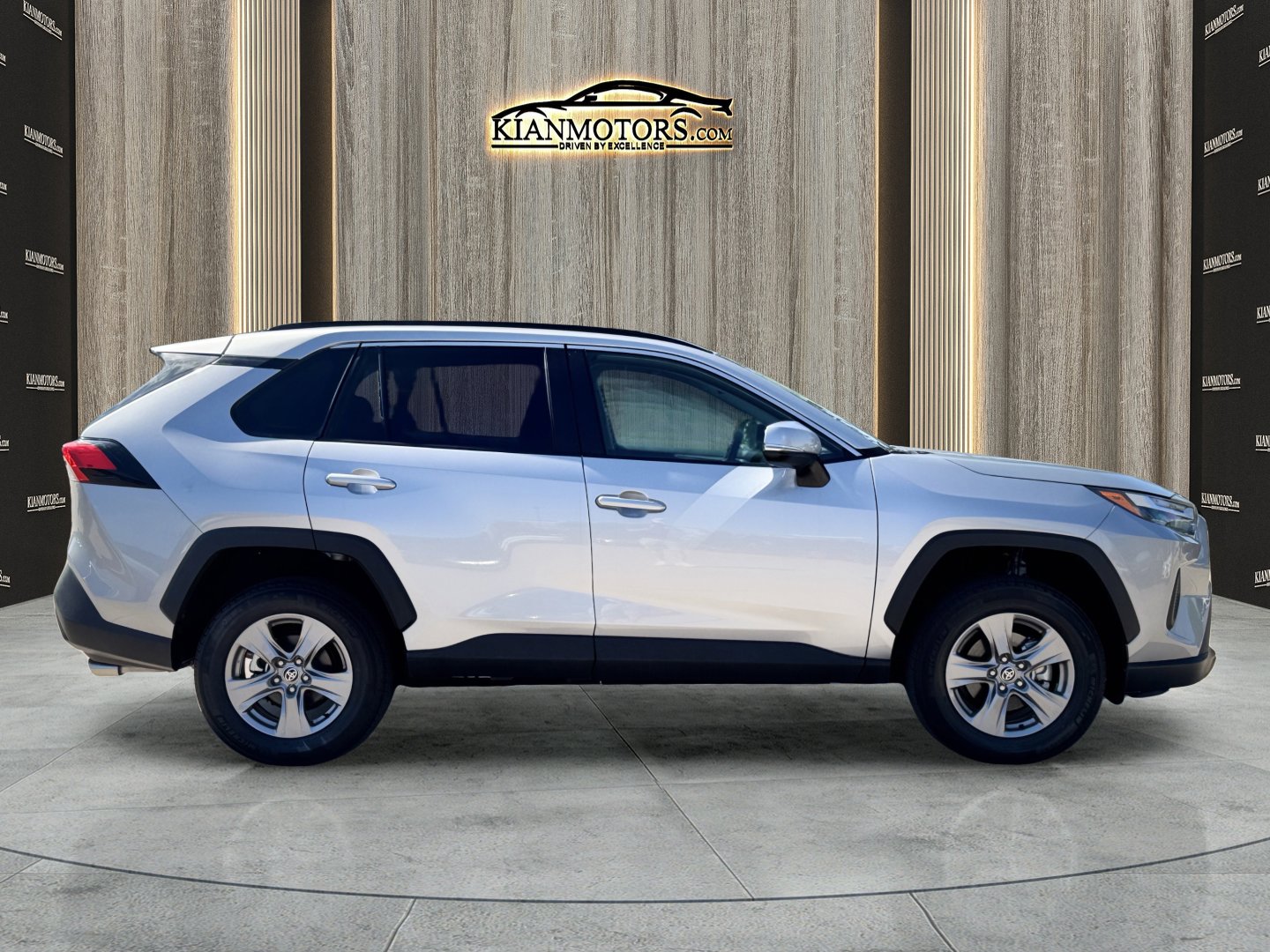 Used 2025 Toyota RAV4 XLE image 8