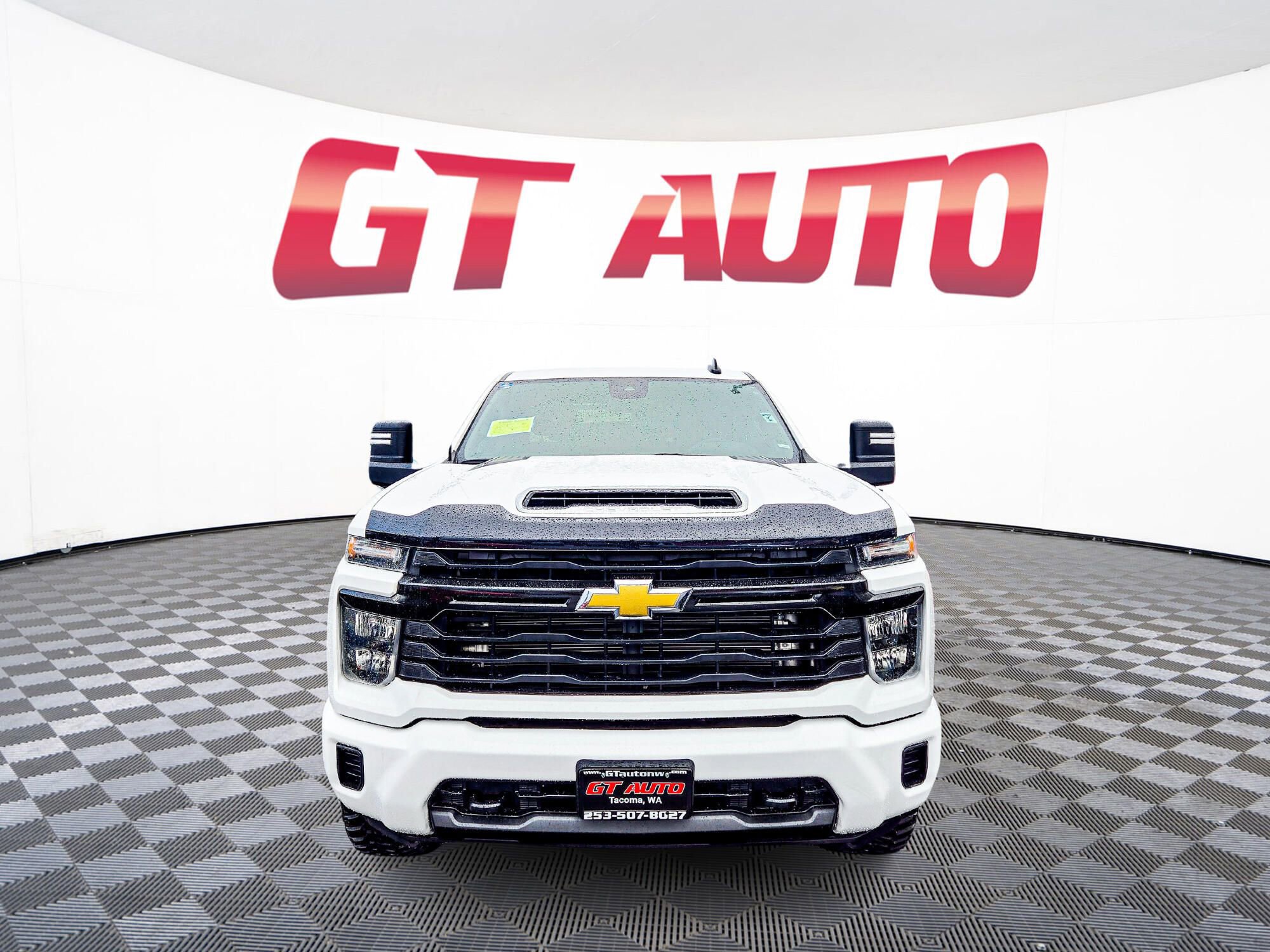 Used 2024 Chevrolet Silverado 3500 LT image 2