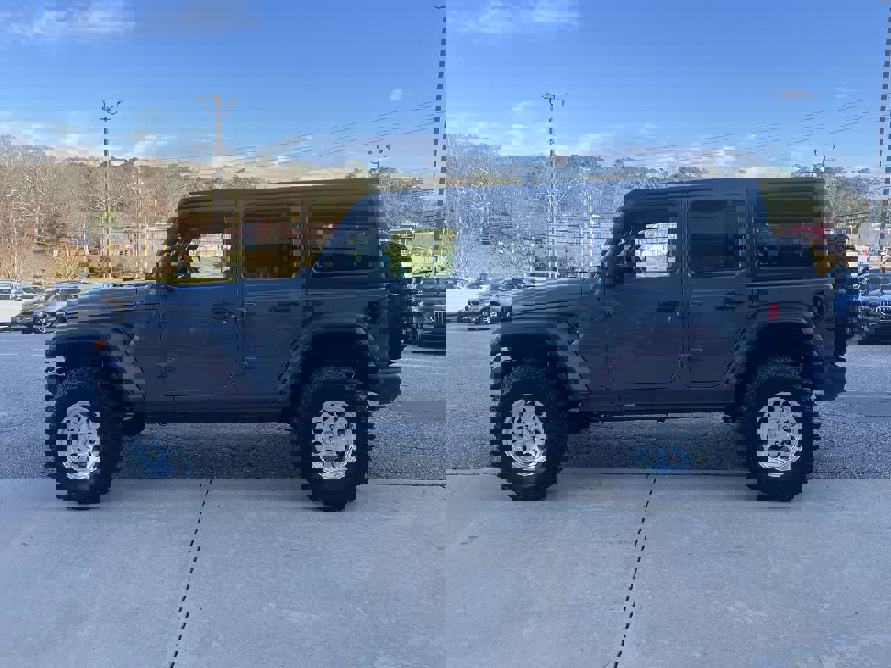 Used 2025 Jeep Wrangler Sport S image 5
