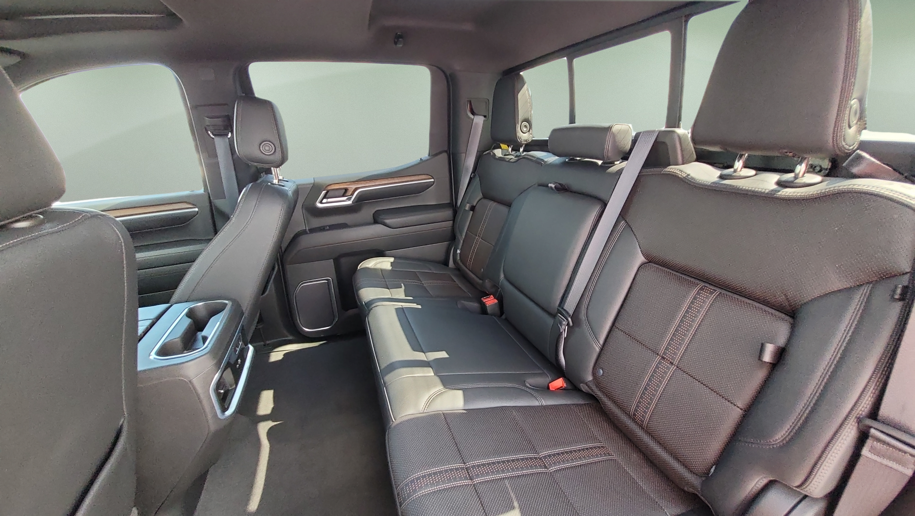 Used 2022 Chevrolet Silverado 1500 High Country w/ High Country Premium Package AWD/4WD image 17