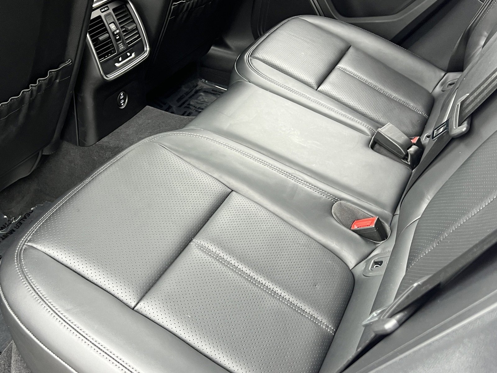 Certified 2025 Porsche Macan Turbo image 18