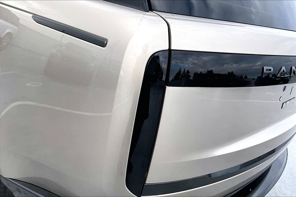 Certified 2023 Land Rover Range Rover SE image 21