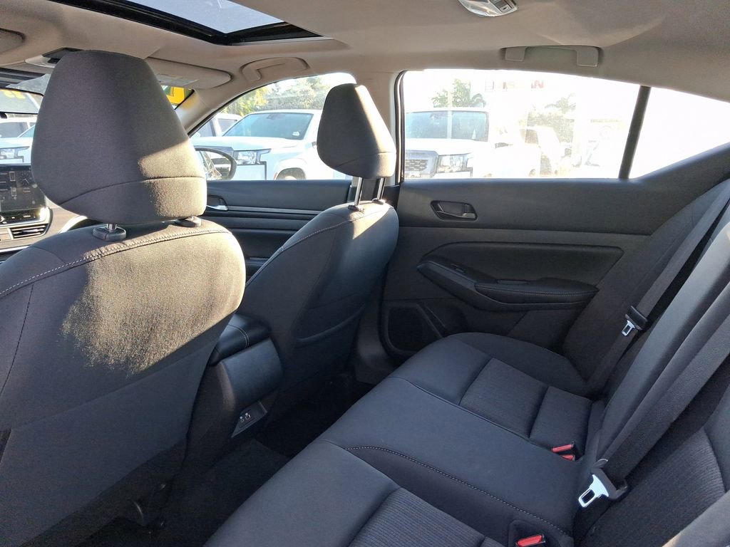 Used 2025 Nissan Altima 2.5 SV w/ SV Premium Package FWD image 7