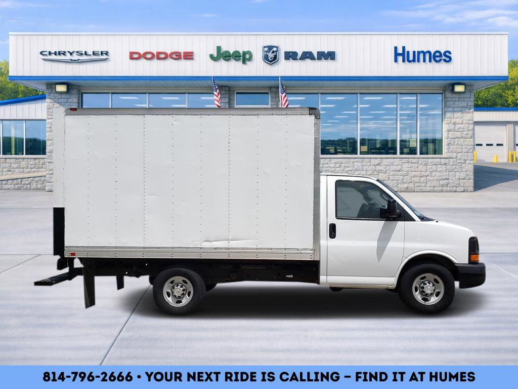 Used 2017 Chevrolet Express 3500 RWD image 2