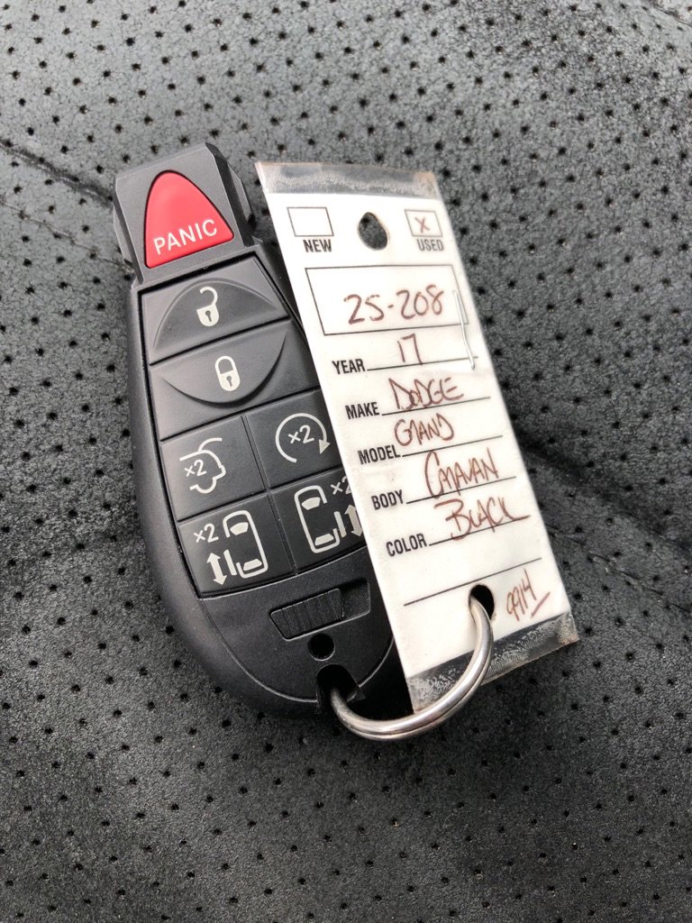 Used 2017 Dodge Grand Caravan SXT image 37