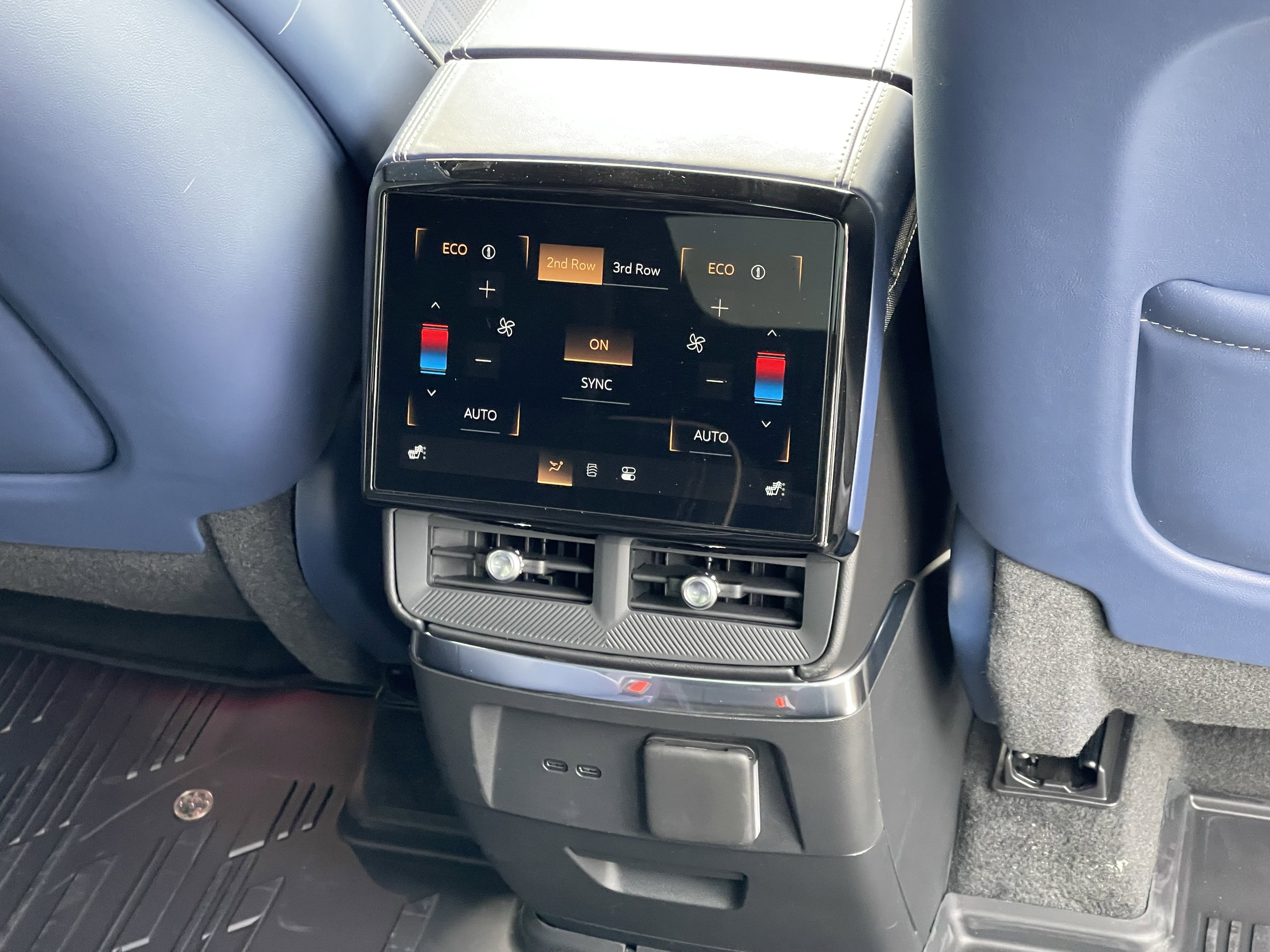 New 2026 Cadillac Vistiq Premium Luxury w/ LPO, Floor Liner Package image 11