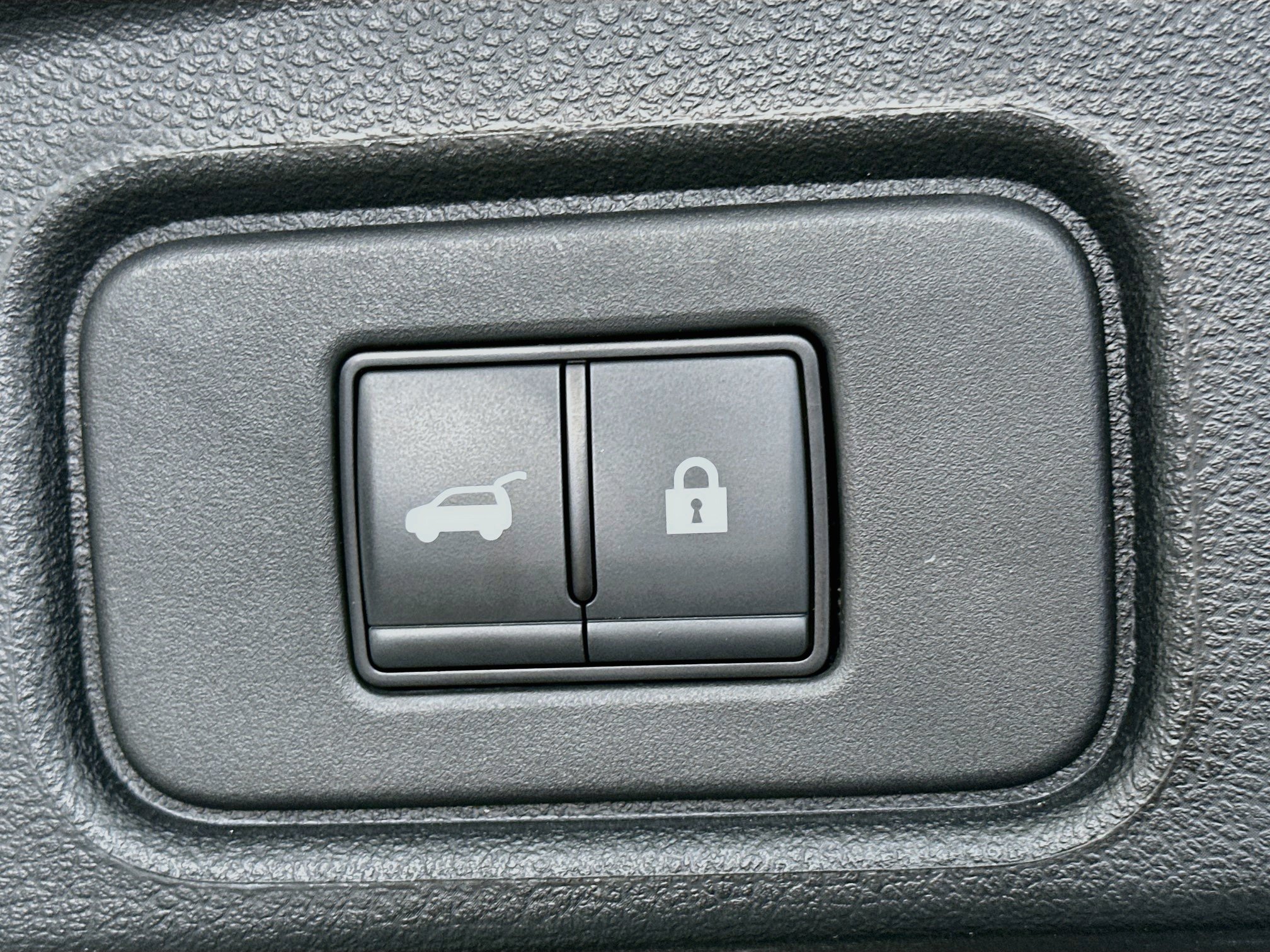 Used 2023 Nissan Pathfinder SL w/ Black Appearance Package FWD image 31