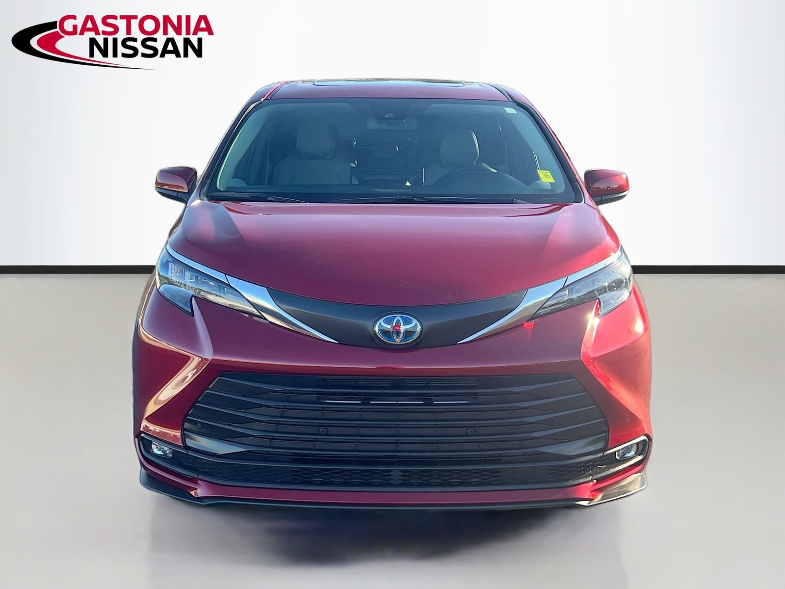 Used 2025 Toyota Sienna XLE video 2