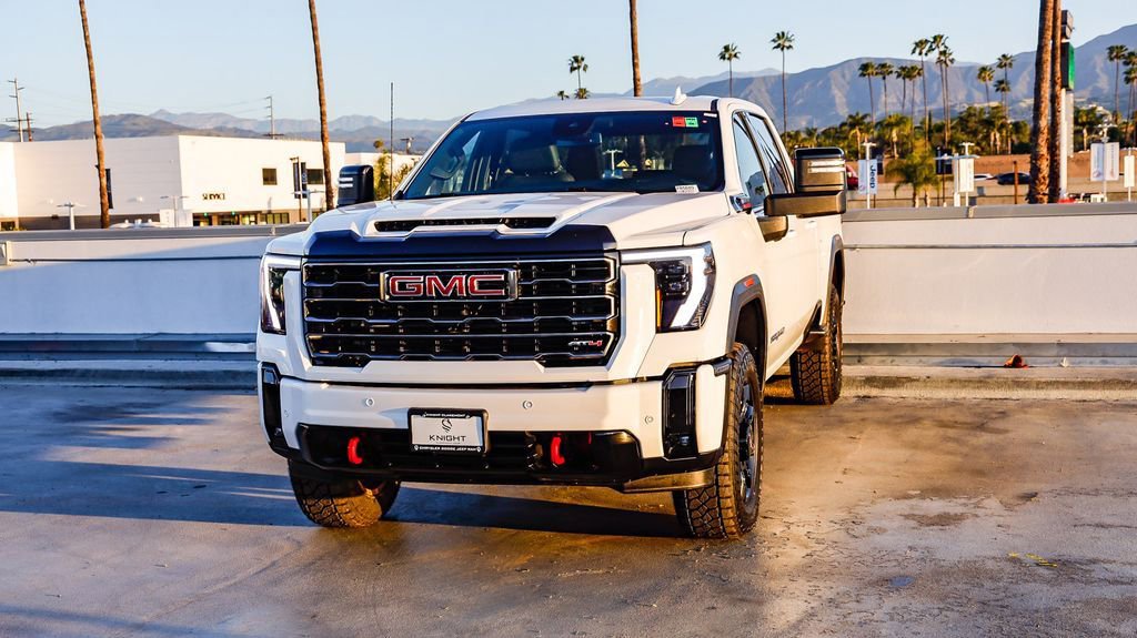Used 2025 GMC Sierra 2500 AT4 image 4