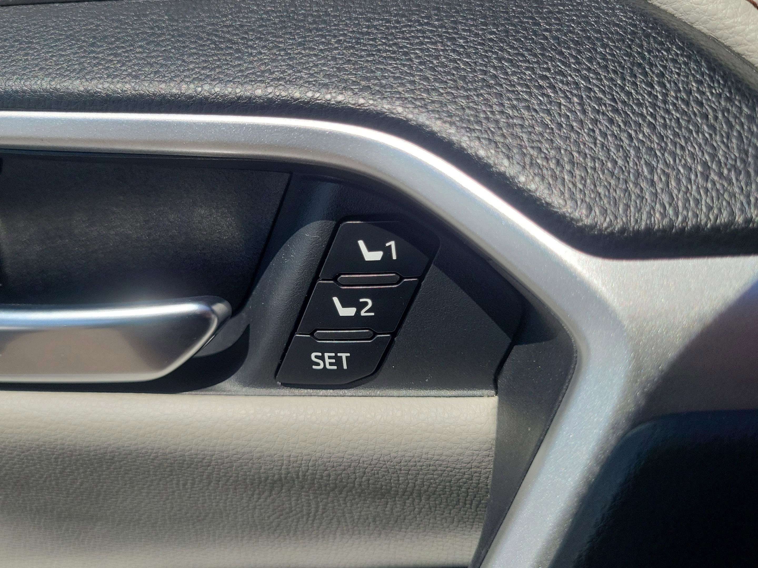 Used 2020 Toyota RAV4 Limited w/ Limited Grade Weather Package AWD/4WD image 13