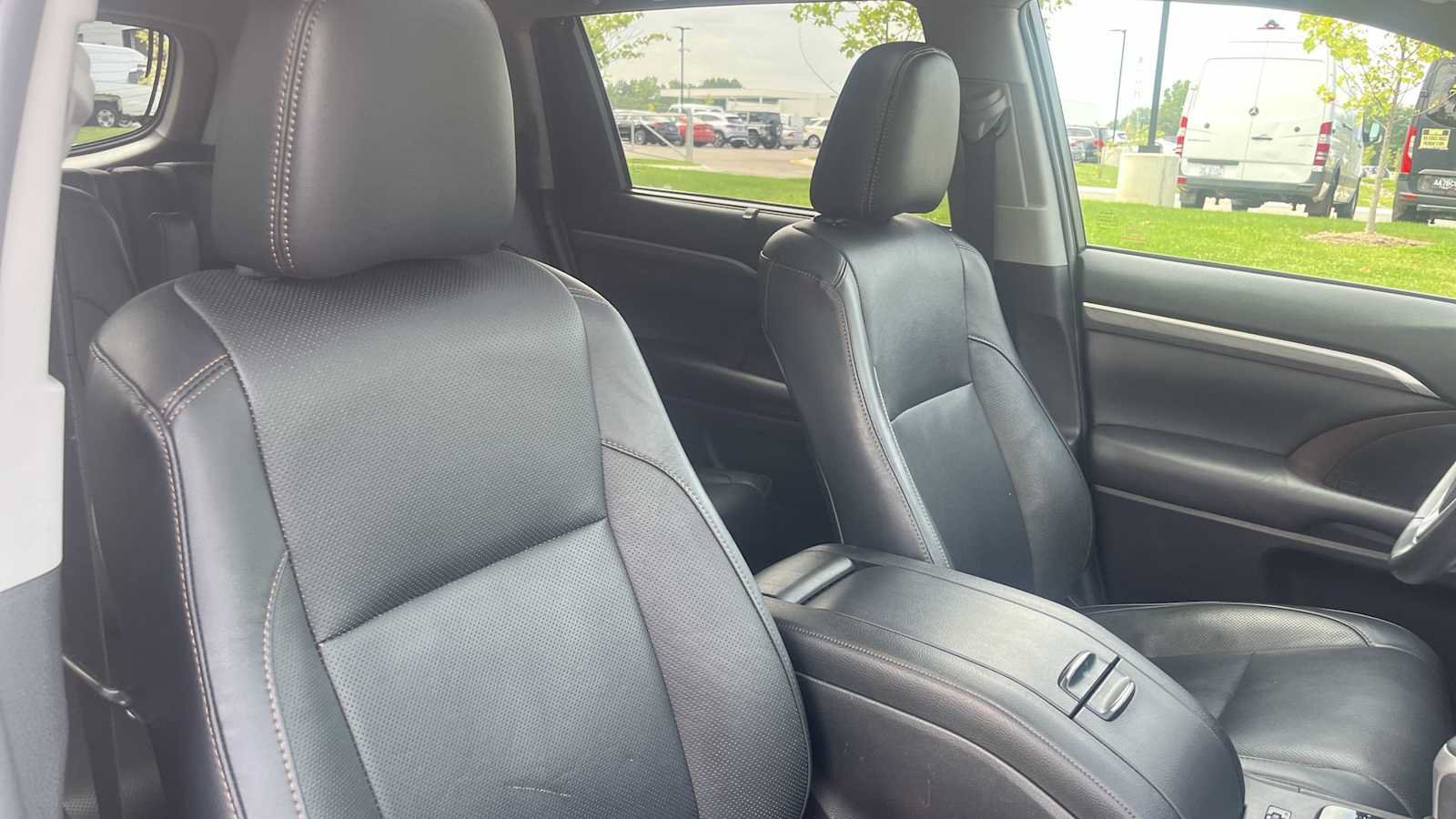 Used 2019 Toyota Highlander Limited AWD/4WD image 38