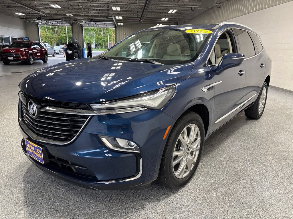 Used 2023 Buick Enclave Essence w/ Experience Buick Package AWD/4WD image 3