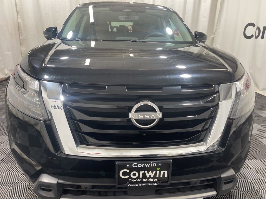 Used 2025 Nissan Pathfinder SL image 3