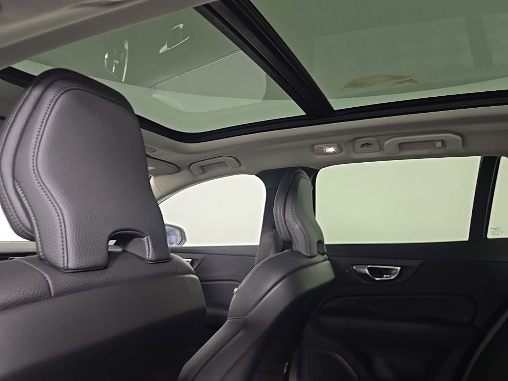 Certified 2025 Volvo V60 B5 Cross Country Plus image 15