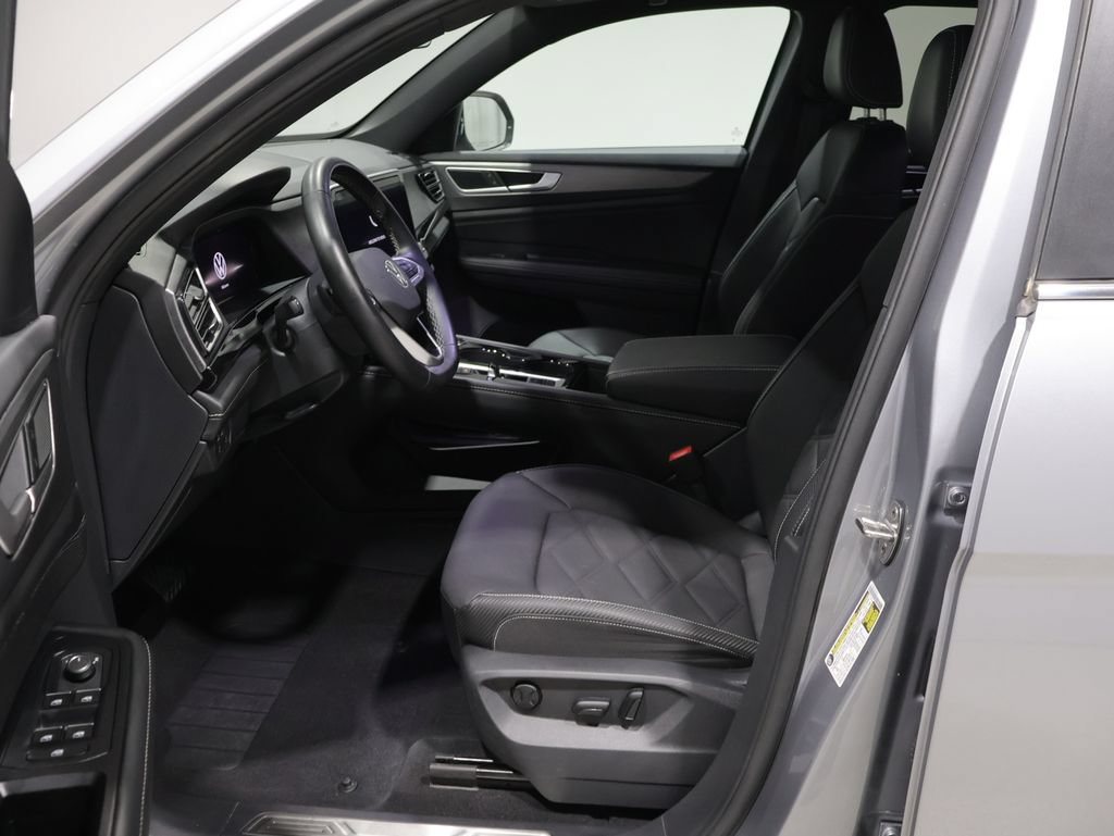 Used 2025 Volkswagen Atlas Cross Sport SE AWD/4WD image 10